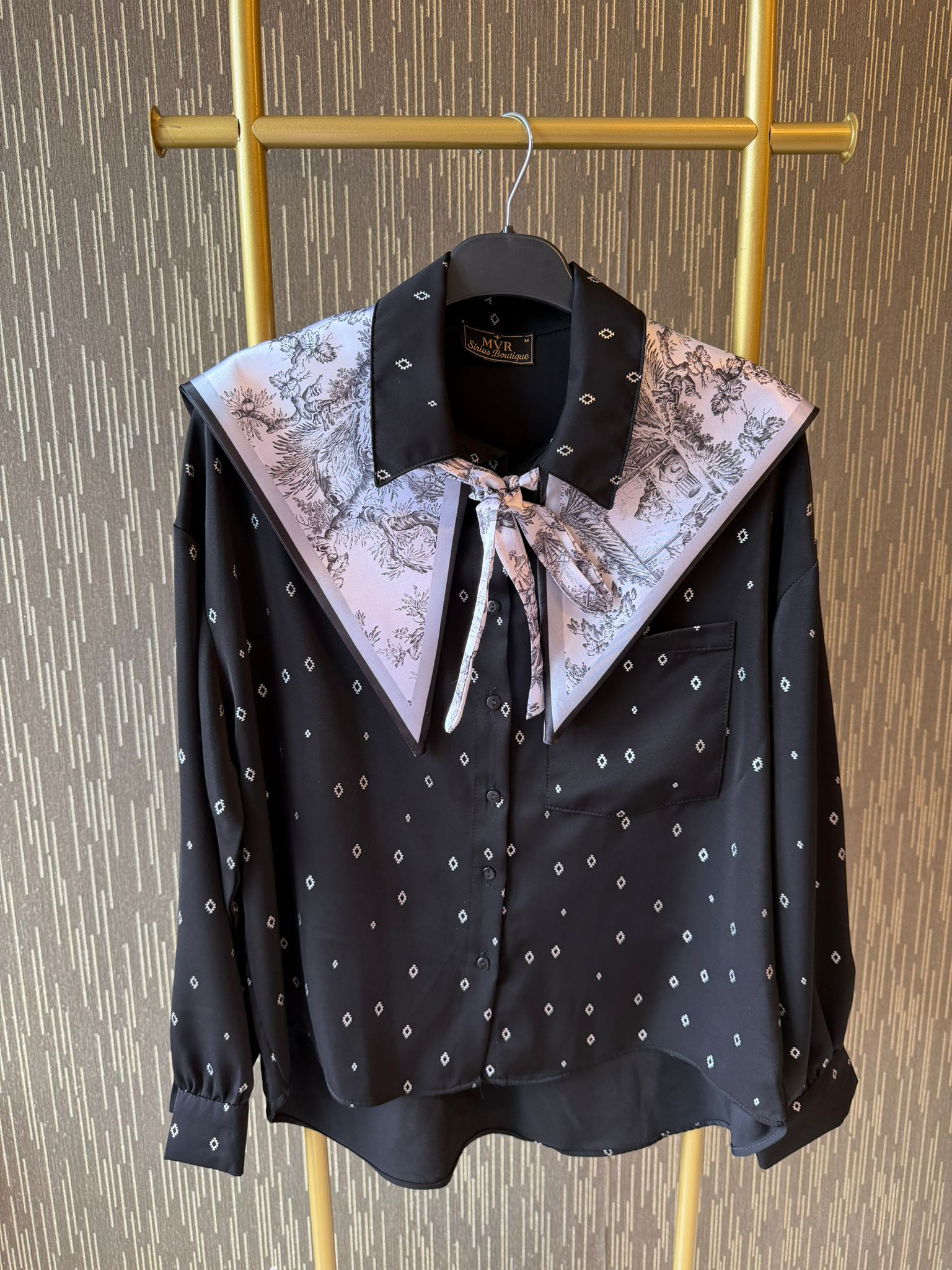 Kadın Desenli Oversize Siyah Gümüş Baskılı Gömlek